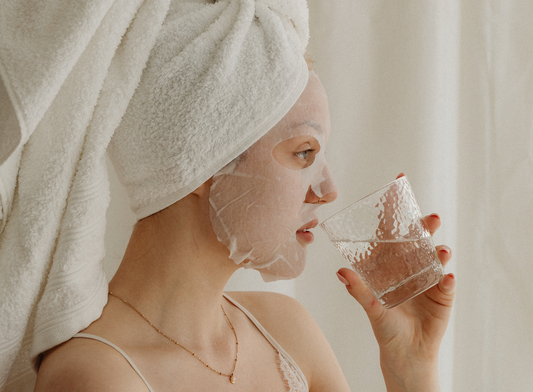 Mindfulness y Skincare: Cómo Cuidarte con Conciencia Puede Cambiar tu Piel